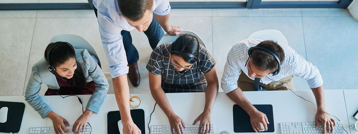 iStock-646805636-Customer-Service Customer Service